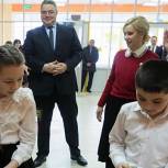 Казакова: Открытие новой школы в Мирном позволило создать 500 новых мест