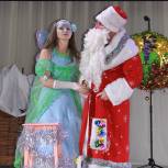 Для ребят Курчатовского района партийцы организовали новогоднее представление