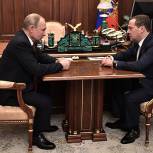 Медведев заявил Путину, что Правительство в полном составе уходит в отставку