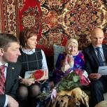 Партийцы поздравлили со 100-летием жительницу Сеймского округа 