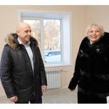 Сергей Сокол вручил пострадавшим от наводнения ключи от домов в новом микрорайоне в Черемхова