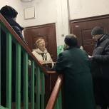 Единороссы разъяснили жителям Озёр порядок проведения капитального ремонта МКД