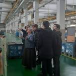 Сторонники «Единой России» организовали экскурсию для школьников на завод «Чеченавто»