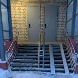 В «Единой России» обратили внимание на неудобные пандусы в одной из детских поликлиник Балашова