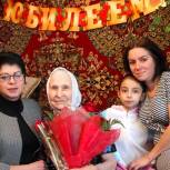 Секретарь первички из Вольска поздравила труженицу тыла с юбилеем