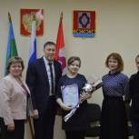 В Усть-Цильме вручен первый сертификат на региональный семейный капитал в связи с рождением первенца