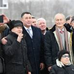 Игорь Руденя вместе с фронтовиками принял участие в мероприятии по установке центрального монумента Ржевского мемориала Советскому солдату