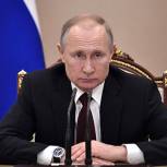 Путин призвал отбирать лицензии у аптек, которые завышают цены на противовирусные препараты