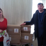 Приморские партийцы передали гуманитарную помощь многодетной семье погорельцев