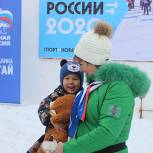 Партийцы в Горно-Алтайске наградили самых юных и самых возрастных участников «Лыжни России»