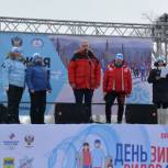 Оренбургские партийцы наградили участников спортивной гонки «Лыжня России»