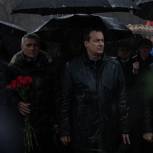 Краснодарцы возложили венки и цветы к мемориалу «Жертвам фашистского террора»