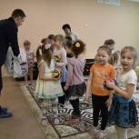 Единороссы вручили баскетбольные мячи детскому саду Уфимского района