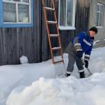 Единороссы Октябрьского района оказали помощь пенсионерам 