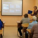 В Оленегорске сторонники партии провели образовательный семинар для пожилых людей