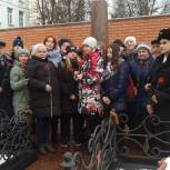 Партийцы Нижегородского ухаживают за братскими могилами воинов на Рогожской заставе 