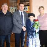 Спасские единороссы поздравили ветерана