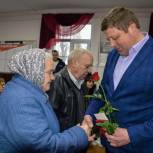 Свиридов вручил памятные медали в честь 75-летия Победы жителям 1 Мая