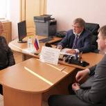 Депутат Госдумы поможет получить внуку заявительницы новый протез
