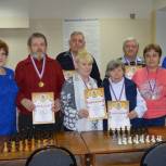 Сторонники и партийцы помогли организовать шахматный турнир для пенсионеров