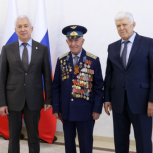 Глава Дагестана вручил юбилейные медали ветеранам Великой Отечественной войны