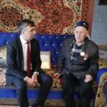 Краснооктябрьские партийцы навестили участников Великой Отечественной войны
