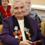 Единороссы вручают барнаульским ветеранам медали в честь 75-летия Великой Победы