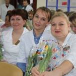 Засвияжские партийцы поздравили с 8 марта коллектив и пациенток поликлиники №4