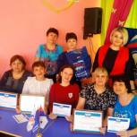 В Мантуровском районе партийцы поздравляют женщин с наступающим праздником