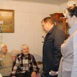 Партийцы Кизляра посетили семью ветерана ВОВ