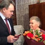 Лидин вручил медаль ветерану труда и поздравил с 80-летием сторонницу «Единой России»