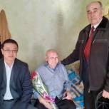 Саранг Лиджиев поздравил ветерана с юбилеем 
