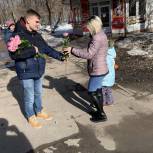 «Молодогвардейцы» Советского района поздравили женщин 