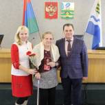 Руководитель фракции «Единой России» в Петросовете вручил юбилейные медали ветеранам Великой Отечественной войны