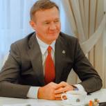 Губернатор Курской области Роман Старовойт поздравляет с Международным женским днём