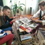 Молодогвардейцы Екатеринбурга поздравили ветерана с 8 Марта
