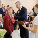 Андрей Травников вручил ветеранам юбилейные медали «75 лет Победы»