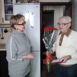 Наталья Назарова вручила юбилейную медаль к 75-летию Победы ветерану труда Алексею Андреевичу Капралову 