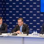Д.Медведев: "Мы должны оказывать людям всю необходимую помощь – от доставки на дом продуктов питания и лекарств до оказания консультационной поддержки"