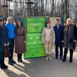 Люберецкие партийцы приняли участие в установке первого в области контейнера по сбору электроники