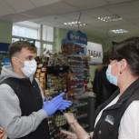 Аршинова: В Чебоксарах волонтеры ЕР раздали медицинские маски сотрудникам продуктовых магазинов