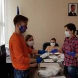 В Пензе казаки передали в волонтерский центр более ста тканевых масок