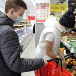 Одинокие пожилые люди в Омске получают волонтерскую помощь 