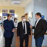 Николай Журавлев посетил Волонтерский центр «Единой России» по оказанию помощи гражданам в связи с пандемией коронавируса