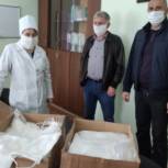 Новолакской ЦРБ передали медицинские маски местного производства