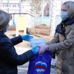 «Единая Россия» передала медицинские маски и спреи-санитайзеры воспитателям детсада в городе Чебоксары