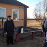 Спасский депутат привез пенсионерам молоко с фермерского хозяйства
