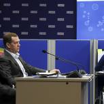 Медведев: Госорганы должны реагировать на принудительные отпуска в условиях коронавируса