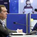 «Единая Россия» будет оказывать помощь гражданам и медикам до тех пор, пока пандемия не пойдет на спад