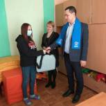 В Октябрьском многодетным семьям подарили ноутбуки в рамках проекта «Наша забота»
